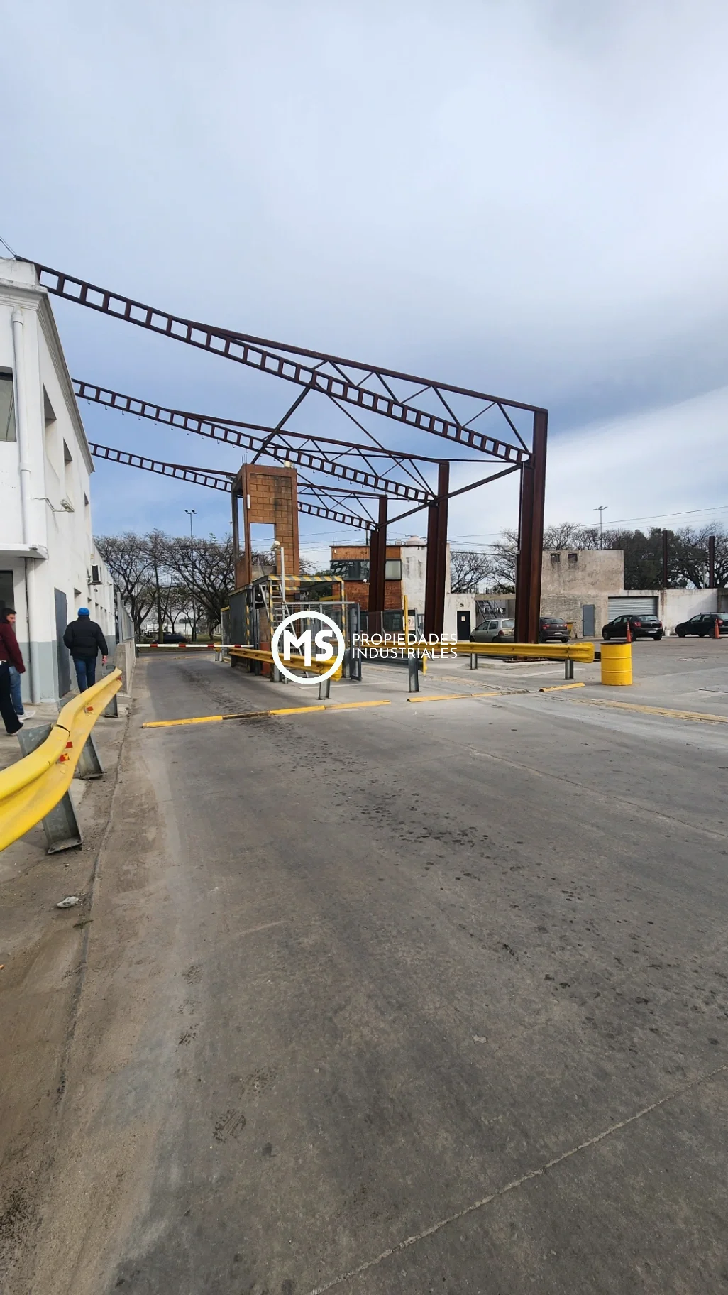 Nave de 420m2 con Oficinas en Area Industrial Burzaco - foto 3