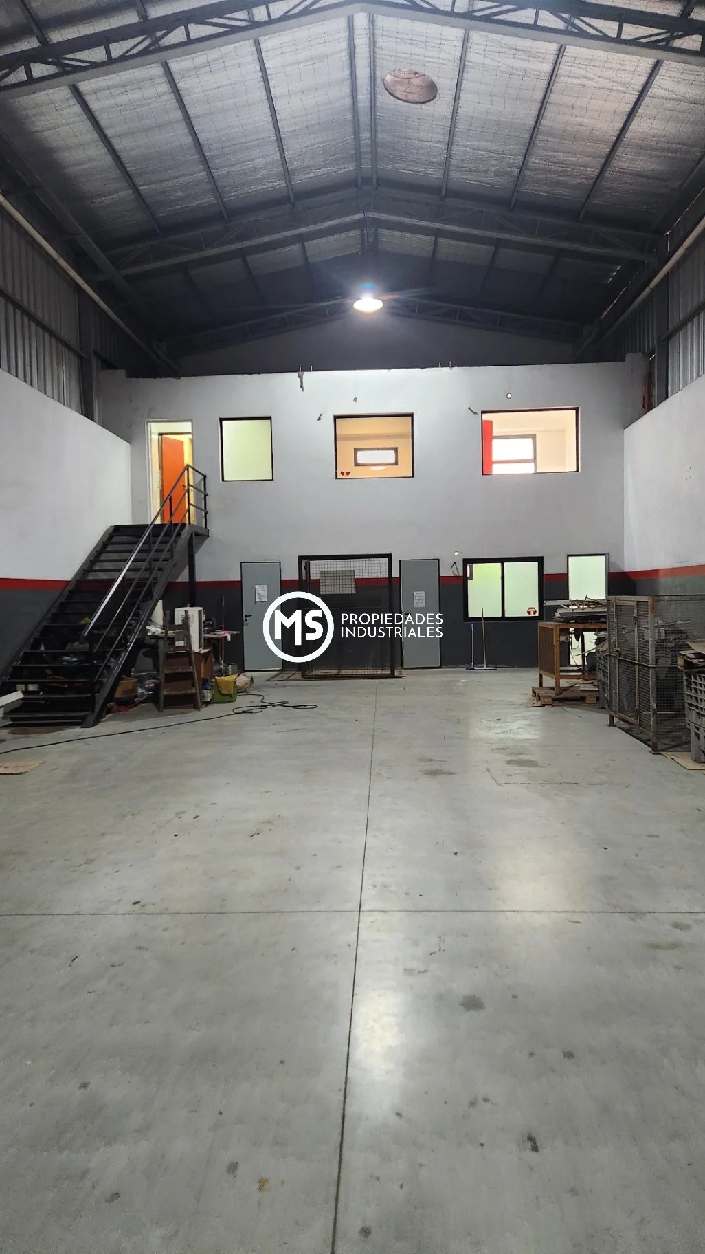 Nave de 420m2 con Oficinas en Area Industrial Burzaco - foto 2