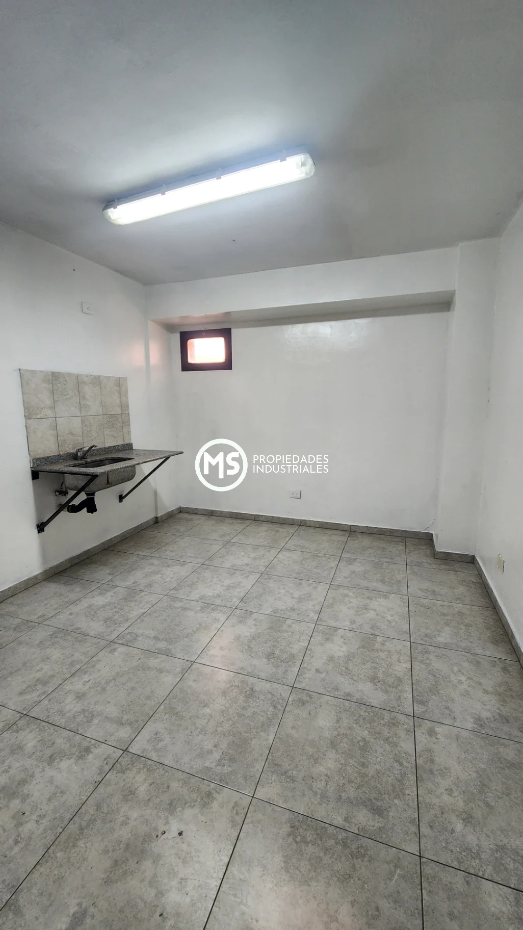 Nave de 420m2 con Oficinas en Area Industrial Burzaco - foto 4