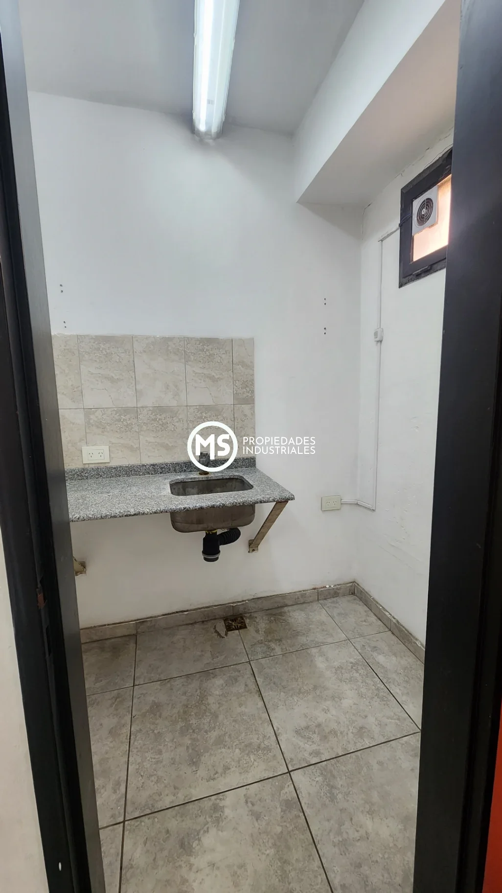 Nave de 420m2 con Oficinas en Area Industrial Burzaco - foto 5