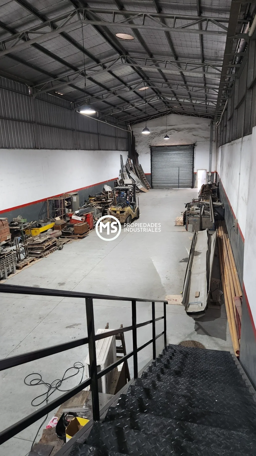 Nave de 420m2 con Oficinas en Area Industrial Burzaco