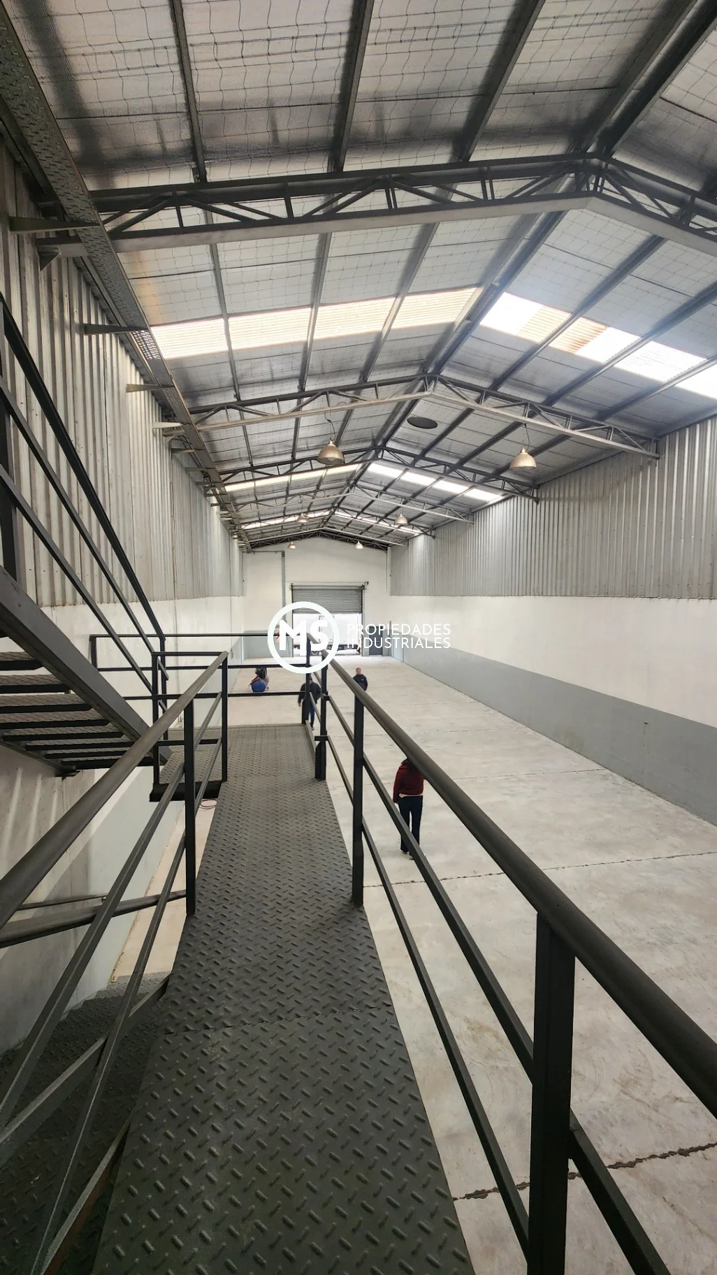 Nave de 427 m2 con Oficinas en Area Industrial Burzaco